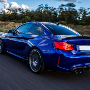 tableau mural métal voiture sport bleu vitesse moderne